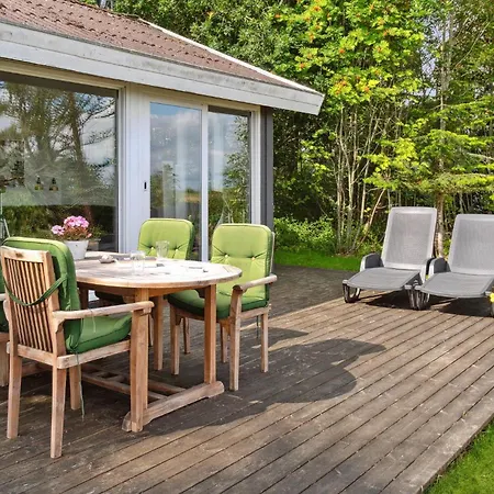 3 Bedroom Stunning In Roslev Holiday home *